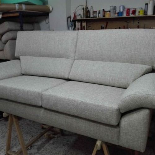 sofa bien tapizado